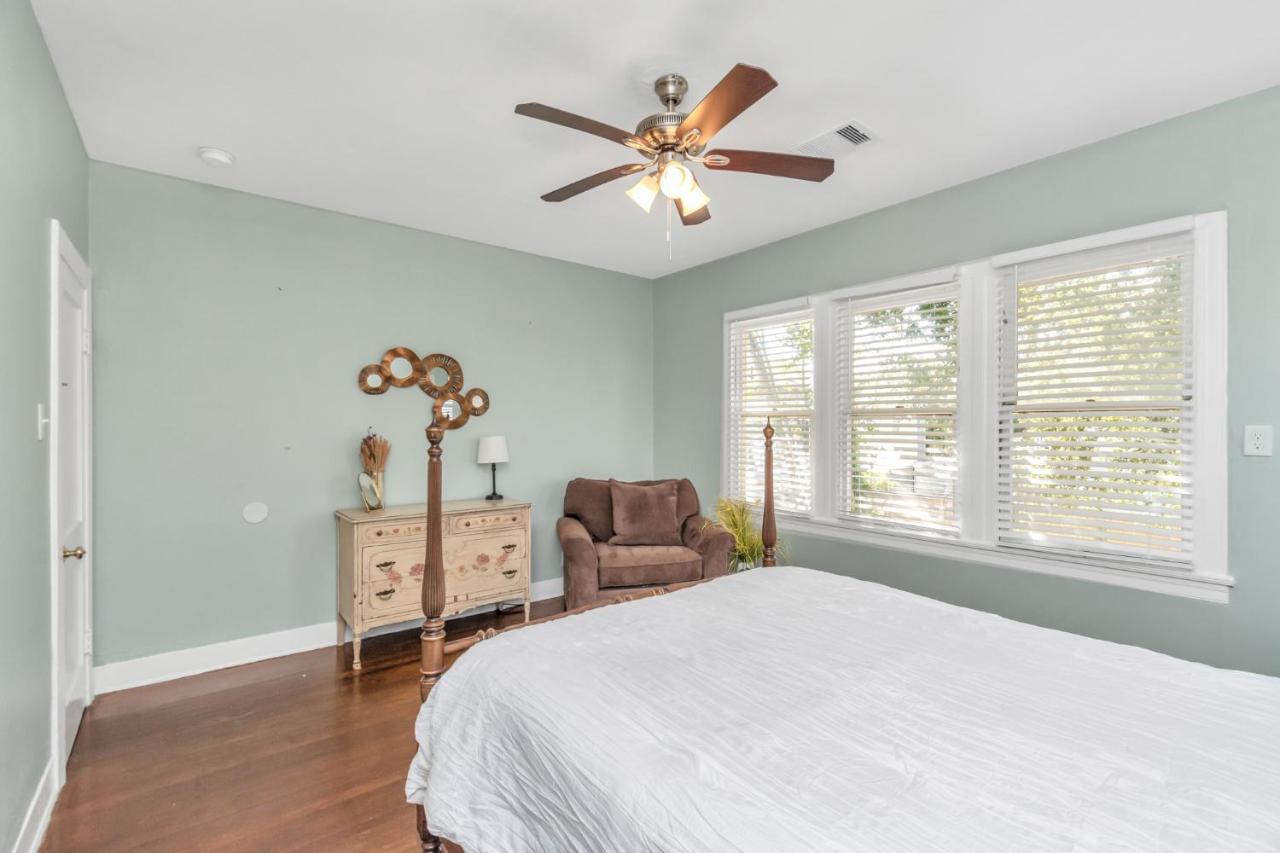 2 Kitchens,2 Living Rooms,4 Bedrooms-Close To All! Galveston Eksteriør bilde
